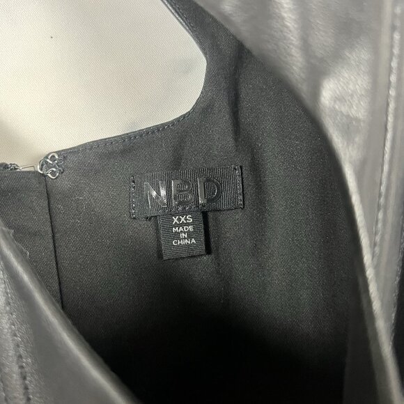 NBD Elodie Faux Vegan Leather Crop Top Size XXS Black Corset One Shoulder Strap - Picture 6 of 9